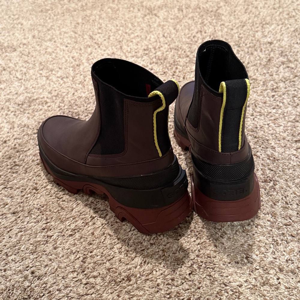 SOREL maroon waterproof boots - Picture 6 of 9